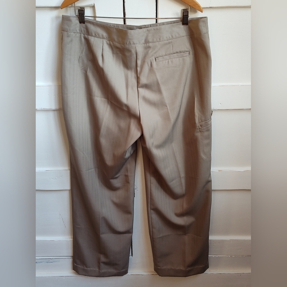 Izod Women's XFG Stretch Golf Tan Khaki Pants |  Size 14 - Picture 2 of 7